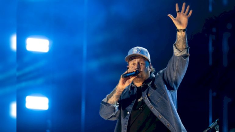 ‘hands-up’:-jelly-roll’s-new-song-captures-3-moments-of-his-life