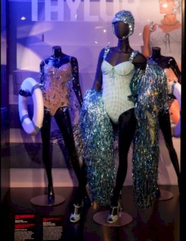 rock-&-roll-hall-of-fame-opens-new-taylor-swift-display