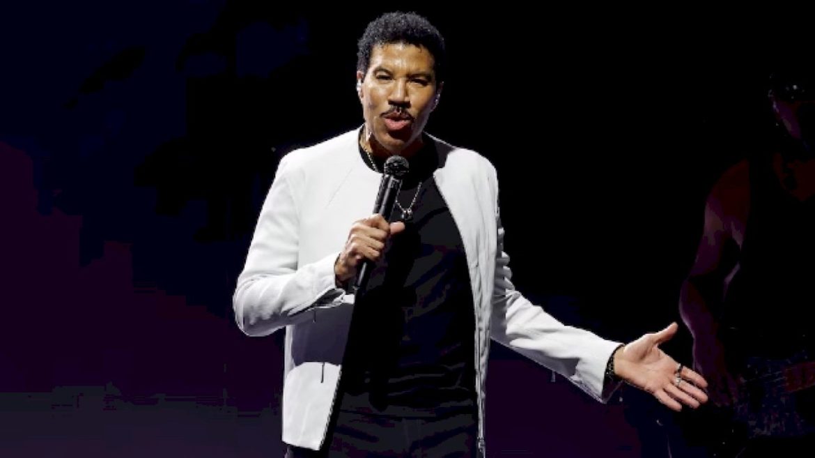 lionel-richie-postpones-two-shows-after-falling-ill-on-stage-on-first-night-of-tour