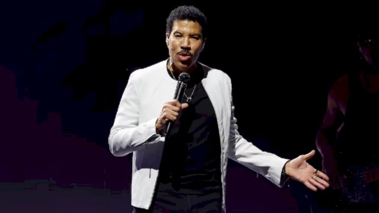 lionel-richie-postpones-two-shows-after-falling-ill-on-stage-on-first-night-of-tour