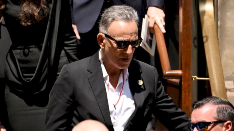 bruce-springsteen-honors-clive-davis-at-funeral:-‘he-changed-my-life-forever’