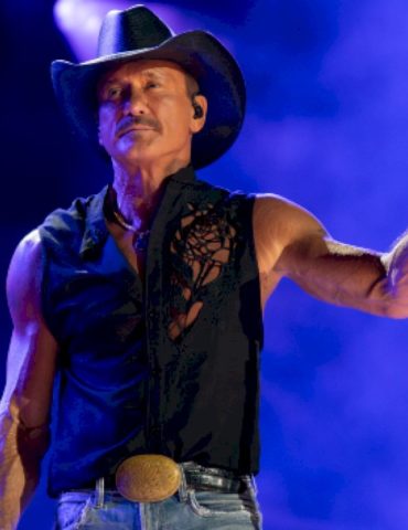 tim-mcgraw-delivers-a-‘song-for-america’-for-july-fourth