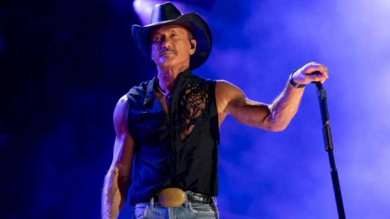 tim-mcgraw-delivers-a-‘song-for-america’-for-july-fourth