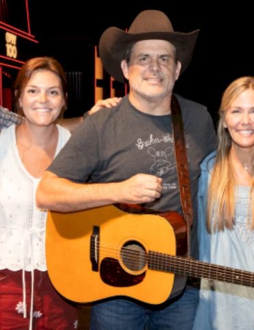 tr’s-dad,-rhett-akins,-to-be-inducted-as-newest-member-of-grand-ole-opry