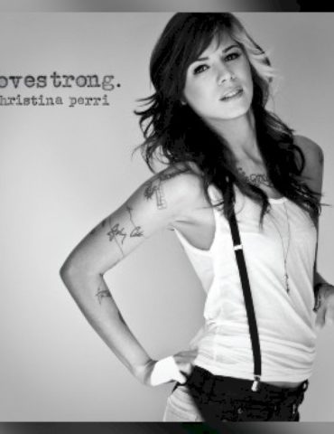 hear-christina-perri’s-anniversary-‘epic-version’-of-‘jar-of-hearts’