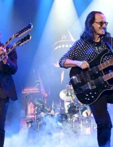 rush-postpones-two-fifty-something-shows-due-to-geddy-lee’s-illness
