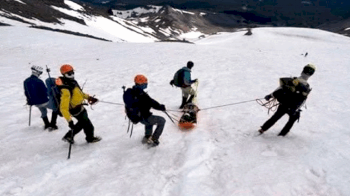 woman-rescued-after-surviving-1,500-foot-drop-during-mt.-shasta-climb