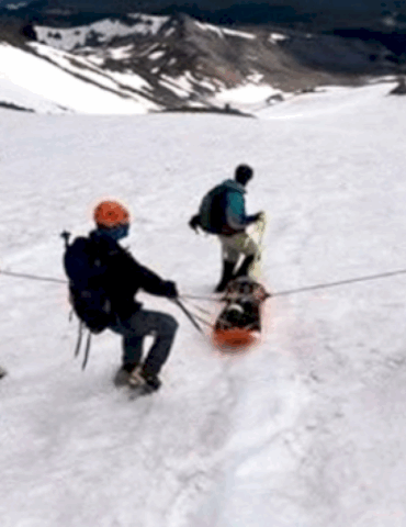 woman-rescued-after-surviving-1,500-foot-drop-during-mt.-shasta-climb