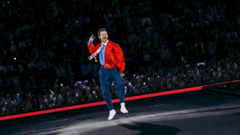 harry-styles-celebrates-england-world-cup-win-ahead-of-his-wembley-show