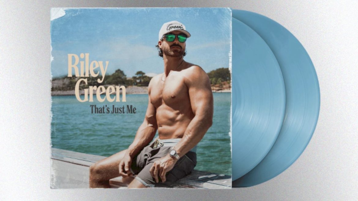 riley-green-shirtless-on-the-water?-‘that’s-just-me,’-in-one-vinyl-variation