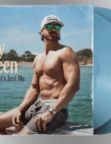 riley-green-shirtless-on-the-water?-‘that’s-just-me,’-in-one-vinyl-variation