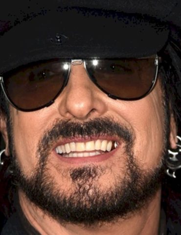 motley-crue’s-nikki-sixx-marks-25th-sobriety-anniversary