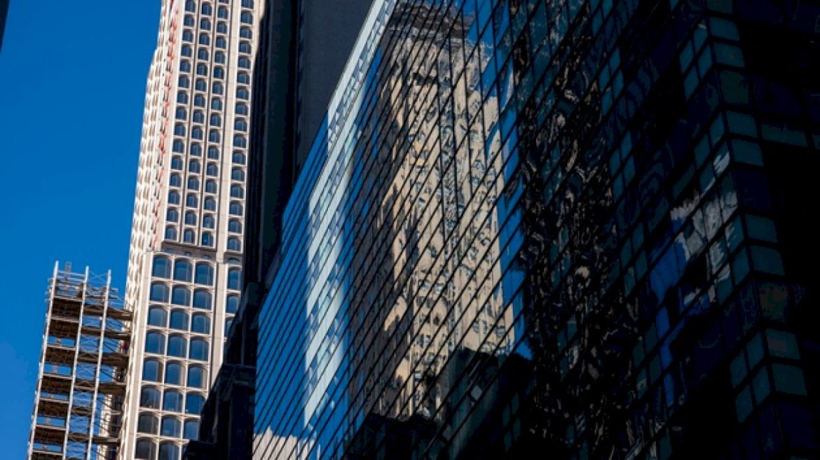 midtown-manhattan-blocks-evacuated-after-beams-found-buckling-at-construction-site:-police