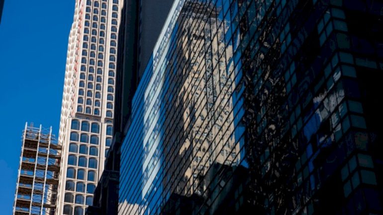 midtown-manhattan-blocks-evacuated-after-beams-found-buckling-at-construction-site:-police