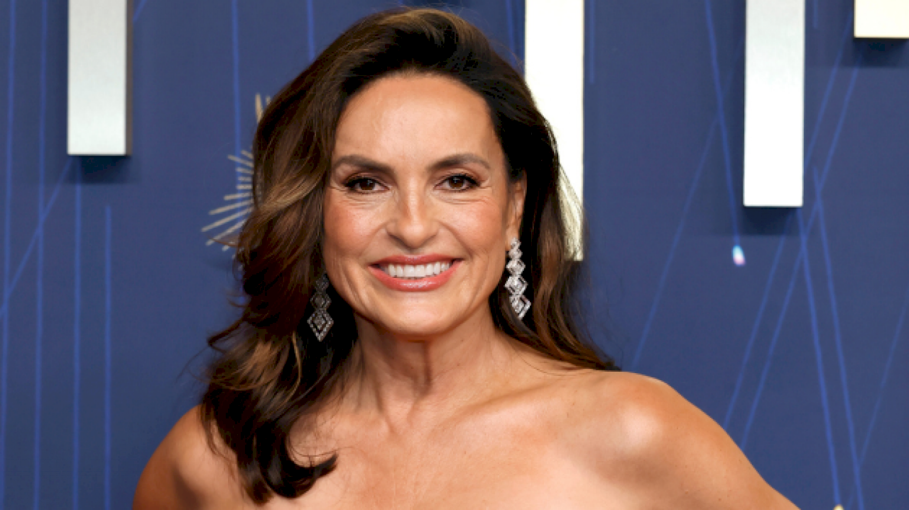 mariska-hargitay-will-host-the-78th-emmy-awards