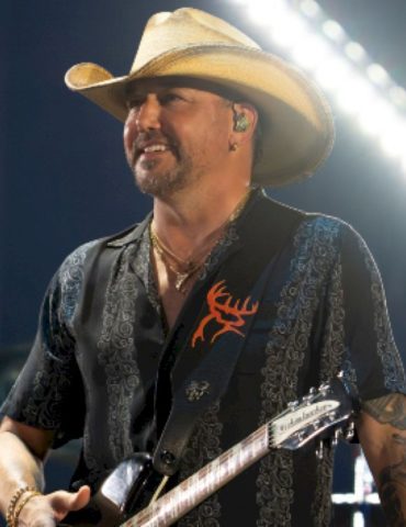 better-with-age:-‘don’t-tell-on-me’-is-jason-aldean’s-27th-#1