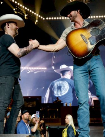 ‘don’t-call-it-a-comeback’:-justin-moore’s-back-on-the-road-after-a-month-away