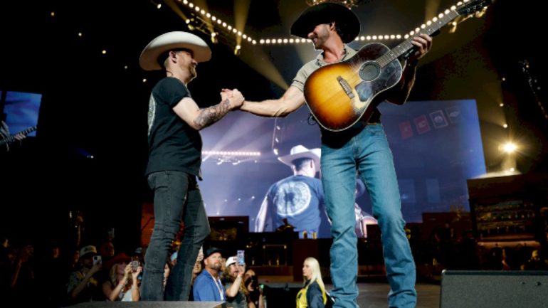 ‘don’t-call-it-a-comeback’:-justin-moore’s-back-on-the-road-after-a-month-away