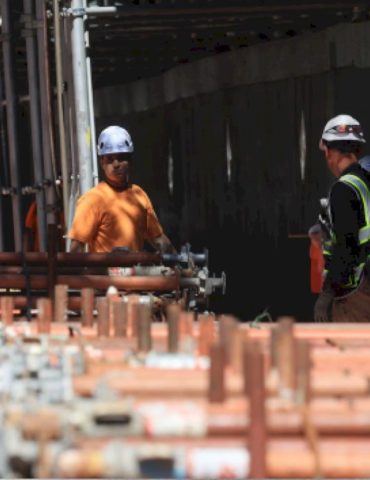 manhattan-streets-begin-to-reopen-as-crews-stabilize-compromised-high-rise-building