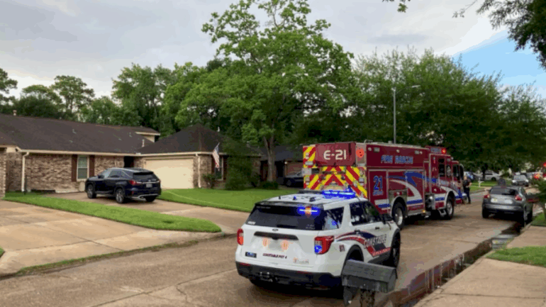 child-using-computer-shocked-by-electrical-current-after-lightning-strikes-house:-authorities