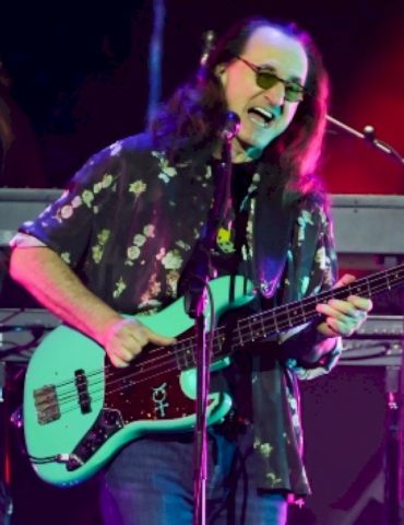 rush’s-geddy-lee-‘feeling-so-much-better’-after-laryngitis/bronchitis-diagnoses
