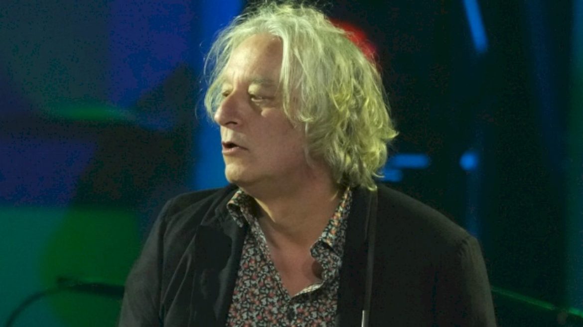 rem.’s-peter-buck-releases-new-single-with-band-drink-the-sea
