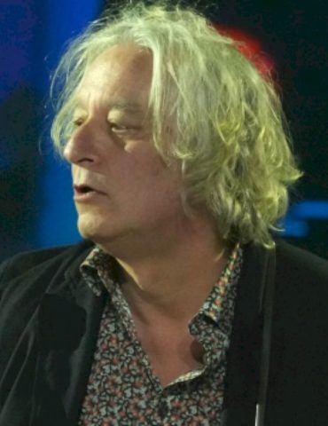 rem.’s-peter-buck-releases-new-single-with-band-drink-the-sea