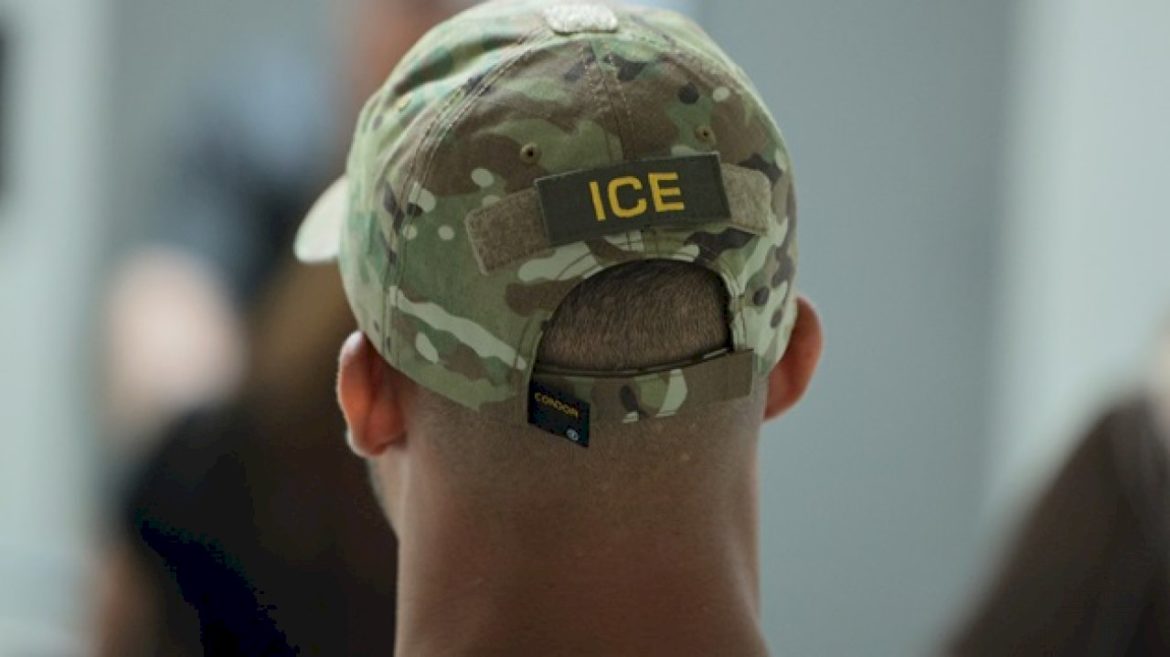 ice-to-temporarily-stop-conducting-vehicle-stops,-sources-say