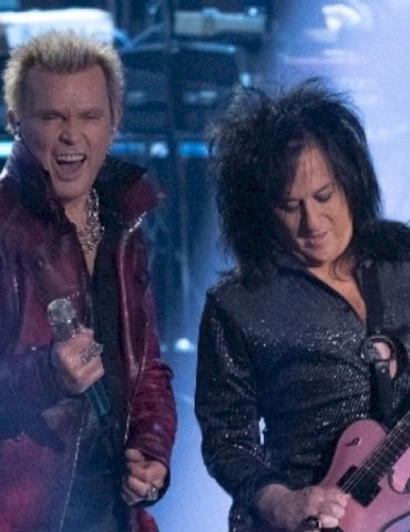 billy-idol-debuts-new-performance-of-‘white-wedding’