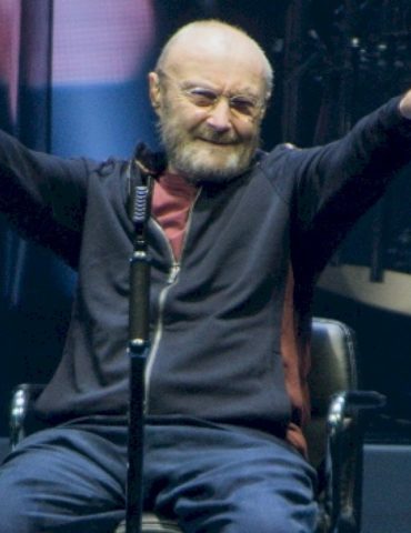 phil-collins-ready-for-‘interesting’-experience-running-into-oasis-at-the-rock-&-roll-hall-of-fame