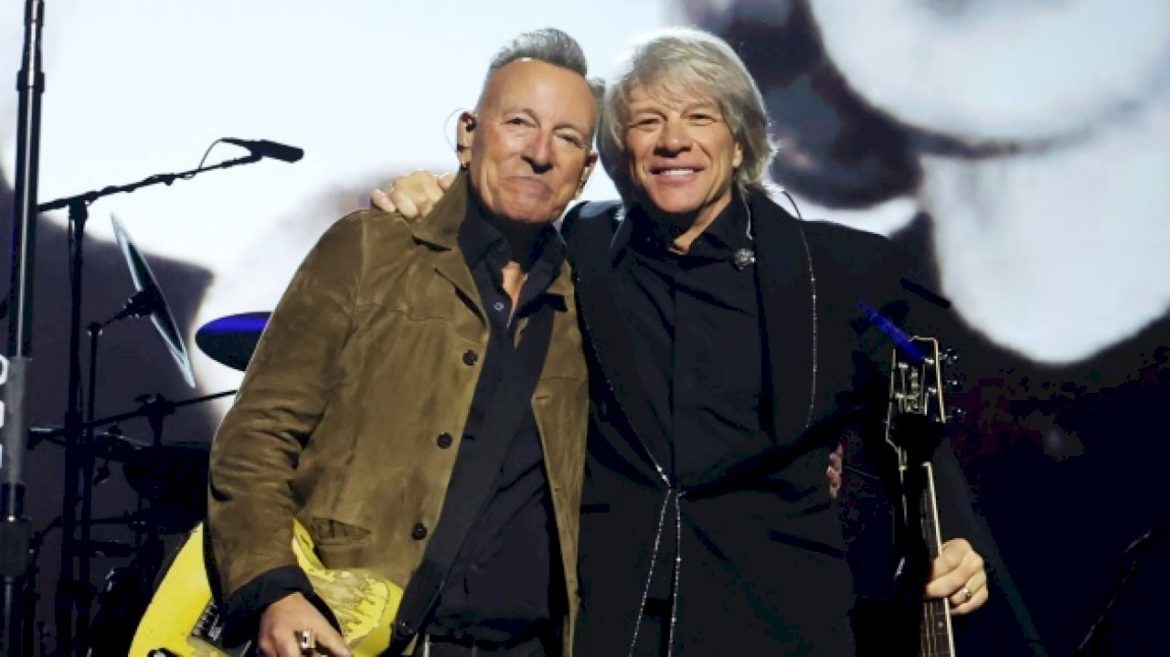 bruce-springsteen-catches-bon-jovi’s-forever-tour-at-madison-square-garden