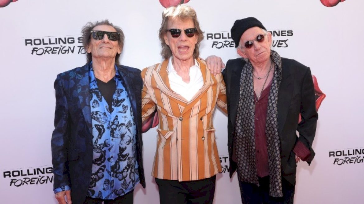 mick-jagger-and-keith-richards-talk-ai,-touring-and-more-in-‘billboard’-cover-story
