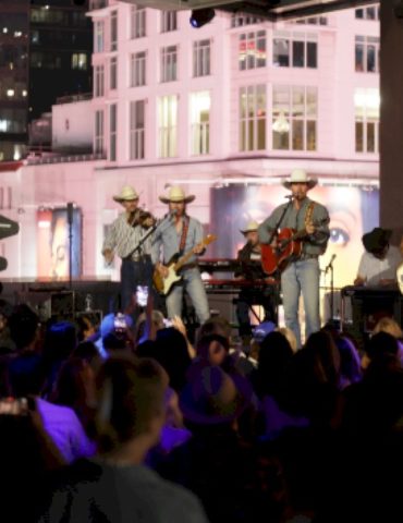 midland’s-party-on-the-roof-in-la