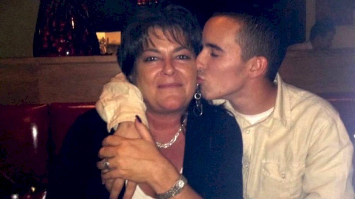 ‘beloved’-mom’s-body-recovered-after-boat-capsized-near-alcatraz-island-in-san-francisco-bay