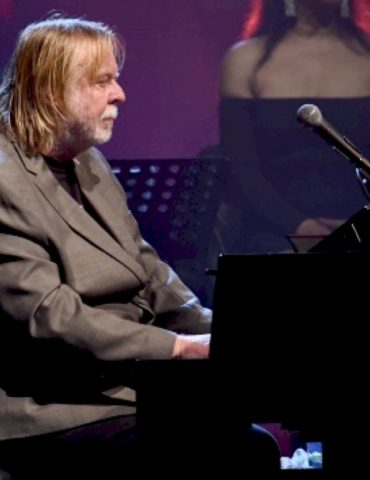 rick-wakeman-sets-october-‘return-to-the-red-planet’