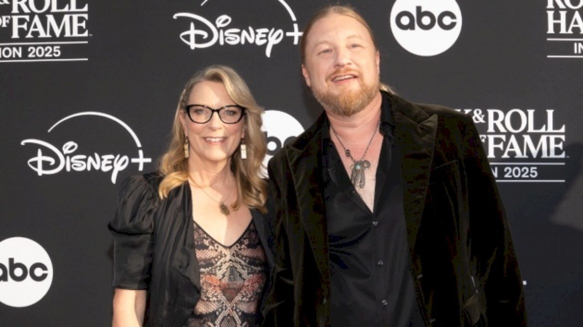 tedeschi-trucks-band-cancels-festival-appearances-due-to-susan-tedeschi’s-appendix-surgery