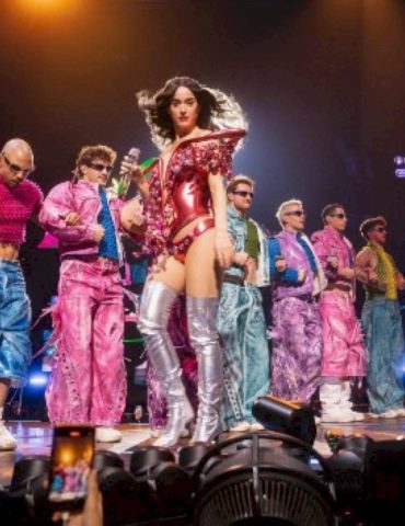 katy-perry’s-lifetimes-tour-film-is-hitting-theaters-in-september