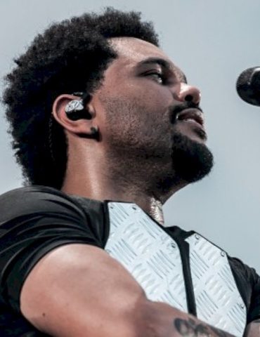 ooh-la-la!-the-weeknd-makes-french-concert-history