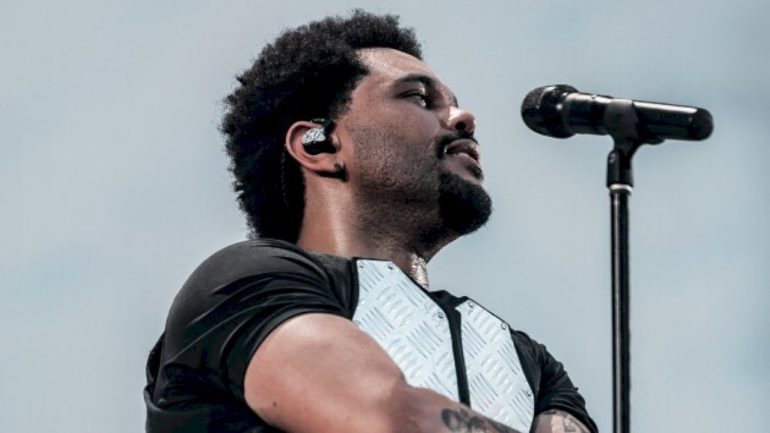 ooh-la-la!-the-weeknd-makes-french-concert-history