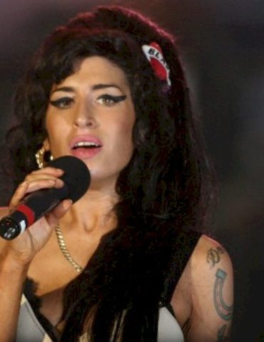 15-years-after-her-death,-amy-winehouse’s-mom-says-her-daughter-was-‘a-victim-of-her-own-success’