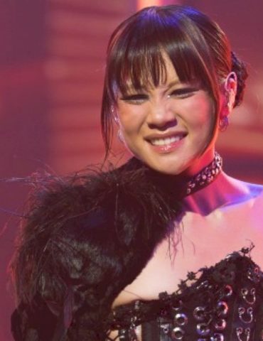 hear-‘golden’-singer-rei-ami’s-shark-week-song,-‘om-a-nom’