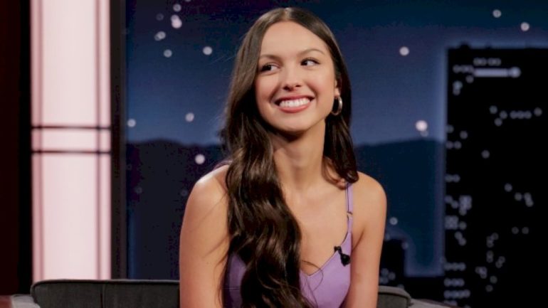 olivia-rodrigo-and-alleged-new-boyfriend-share-pda-in-brooklyn