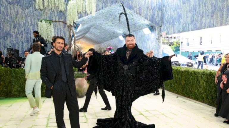 stay-with-me:-sam-smith-engaged-to-designer-christian-cowan
