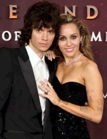 miley-cyrus’-fiance-on-how-they-met,-his-proposal-and-being-her-plus-one