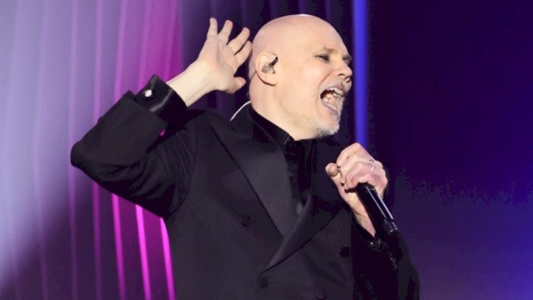 the-smashing-pumpkins-rock-with-greg-brady-+-reunite-with-melissa-auf-der-maur-at-pre-lolla-show