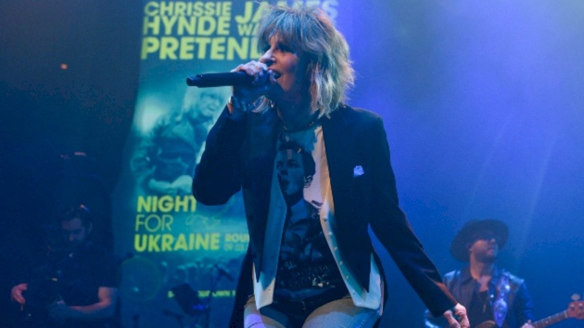 chrissie-hynde-shares-her-thoughts-on-hugs:-‘when-did-everyone-get-so-touchy-feely?’