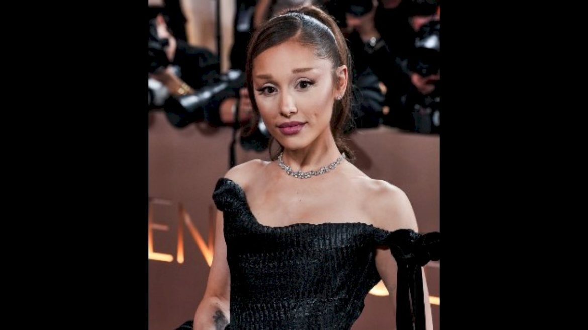 ariana-grande-taking-break-from-public-appearances,-exits-west-end-show-amid-‘public-scrutiny’