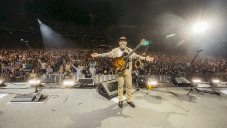 zac-brown’s-fenway-park-fans-in-‘same-boat’:-37,000-people-get-free-cruise