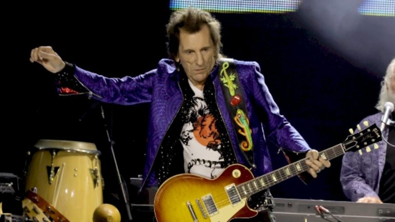ronnie-wood-steps-in-to-headline-uk-country-festival