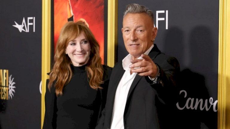 bruce-springsteen-reveals-wife-patti-scialfa’s-cancer-is-in-remission